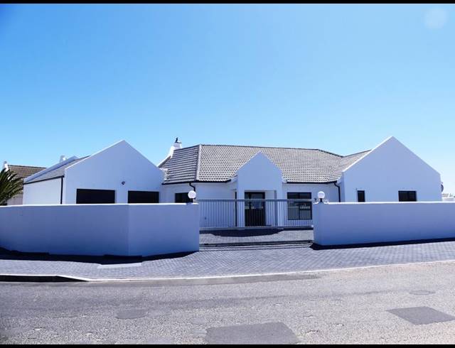 4 BEDROOM HOUSE FOR SALE IN GOLDEN MILE